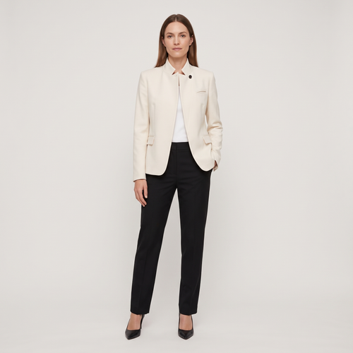Blazer femme Élise écru porté de face, silhouette complète - Lonamy
