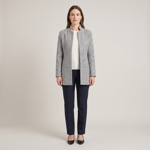 Blazer chevron gris Honorine porté ouvert sur un pantalon marine, silhouette complète - Lonamy