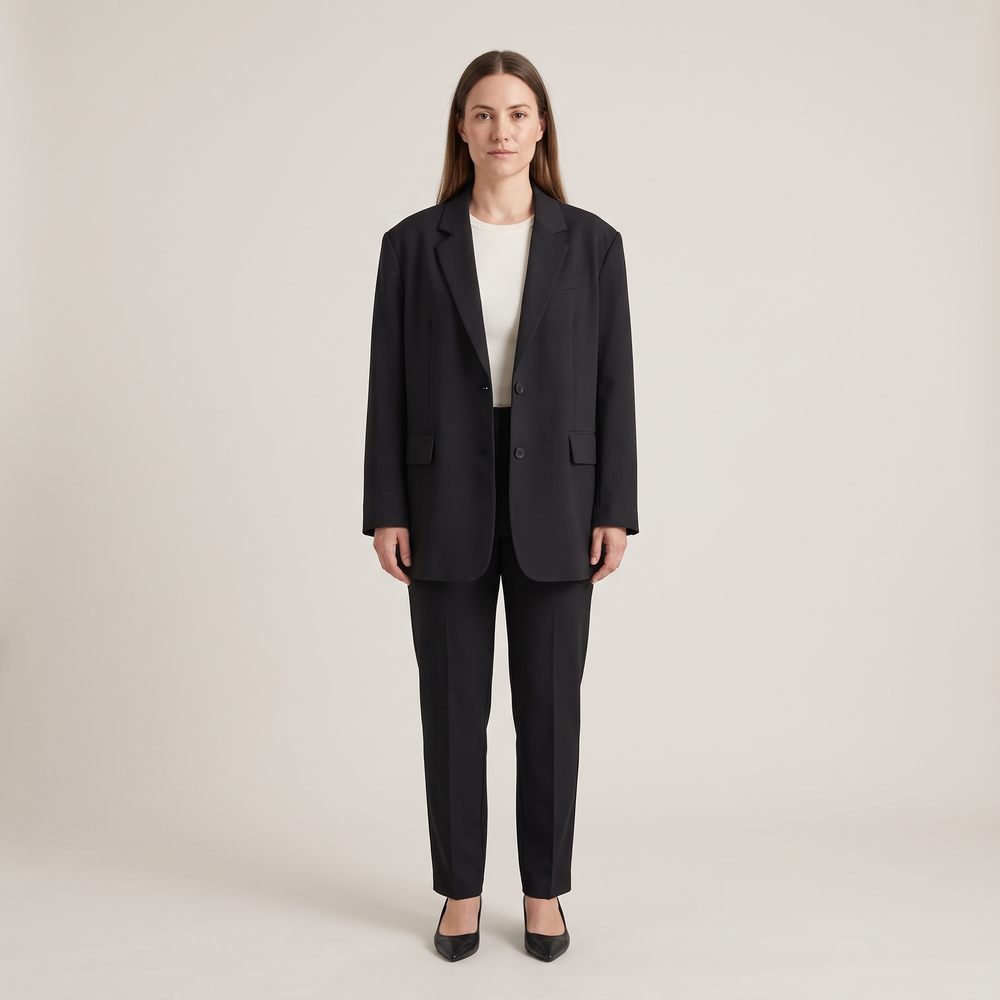 Blazer oversize femme Elodie noir porté de face sur un haut écru, silhouette complète - Lonamy