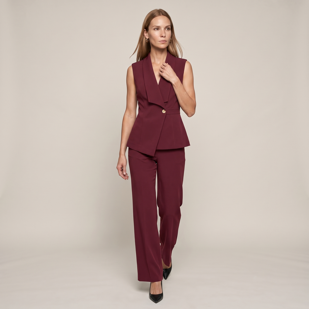 Ensemble cérémonie femme Albane bordeaux porté, silhouette complète - Lonamy