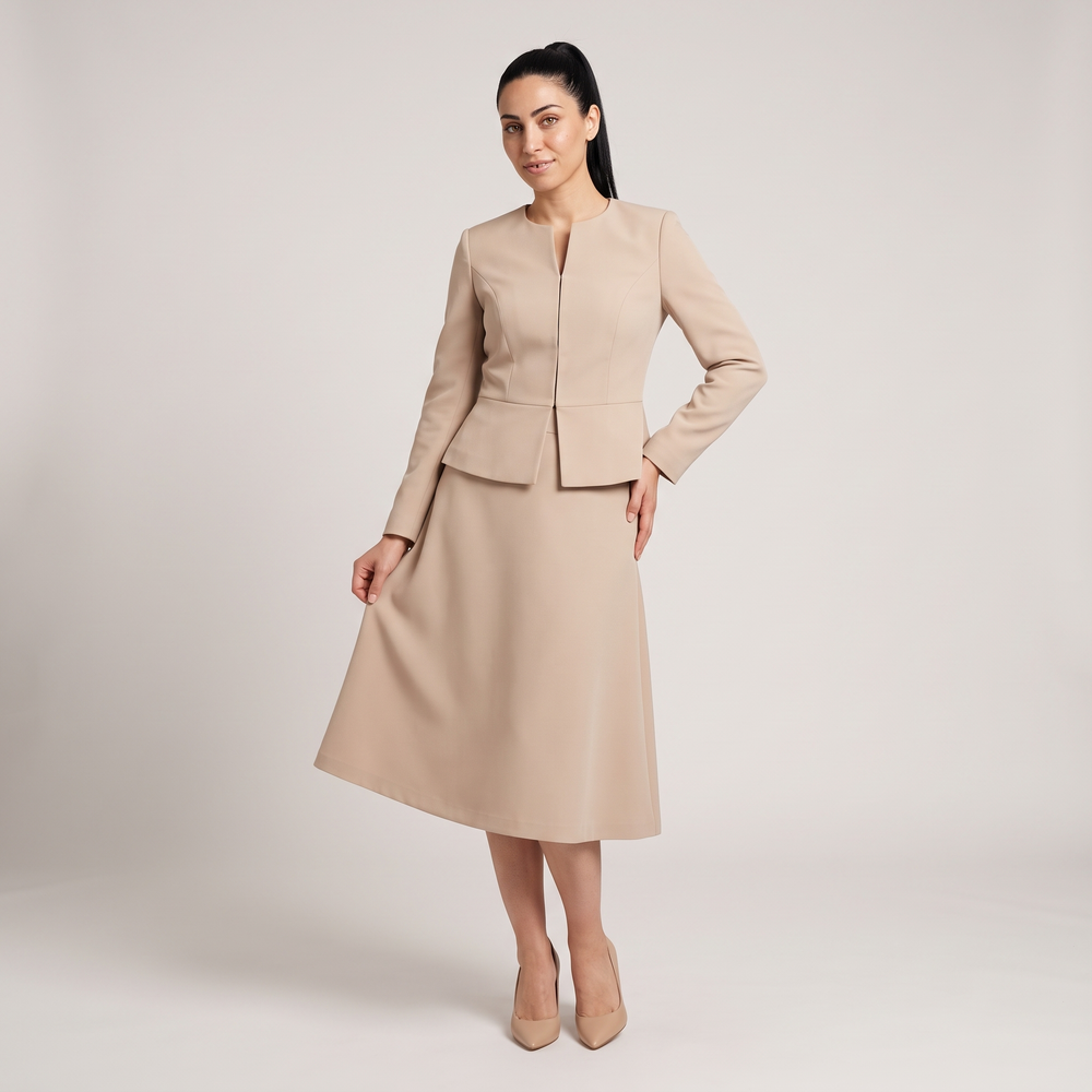 Ensemble tailleur femme Ophélie Beige porté de face, silhouette complète - Lonamy
