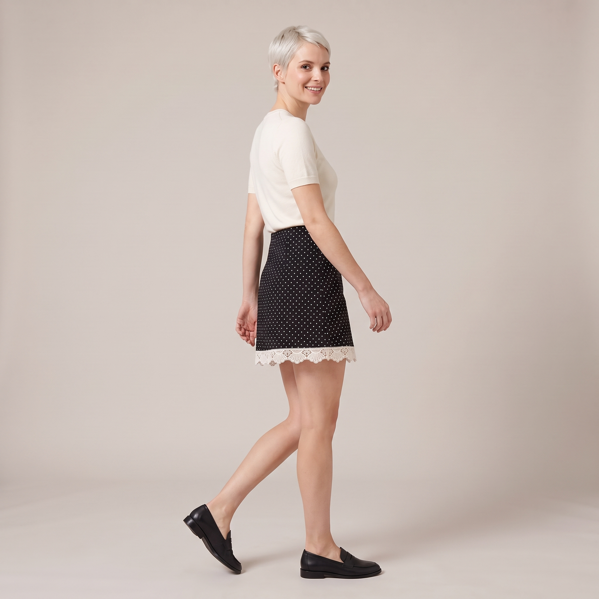 Jupe tailleur courte à pois célestine