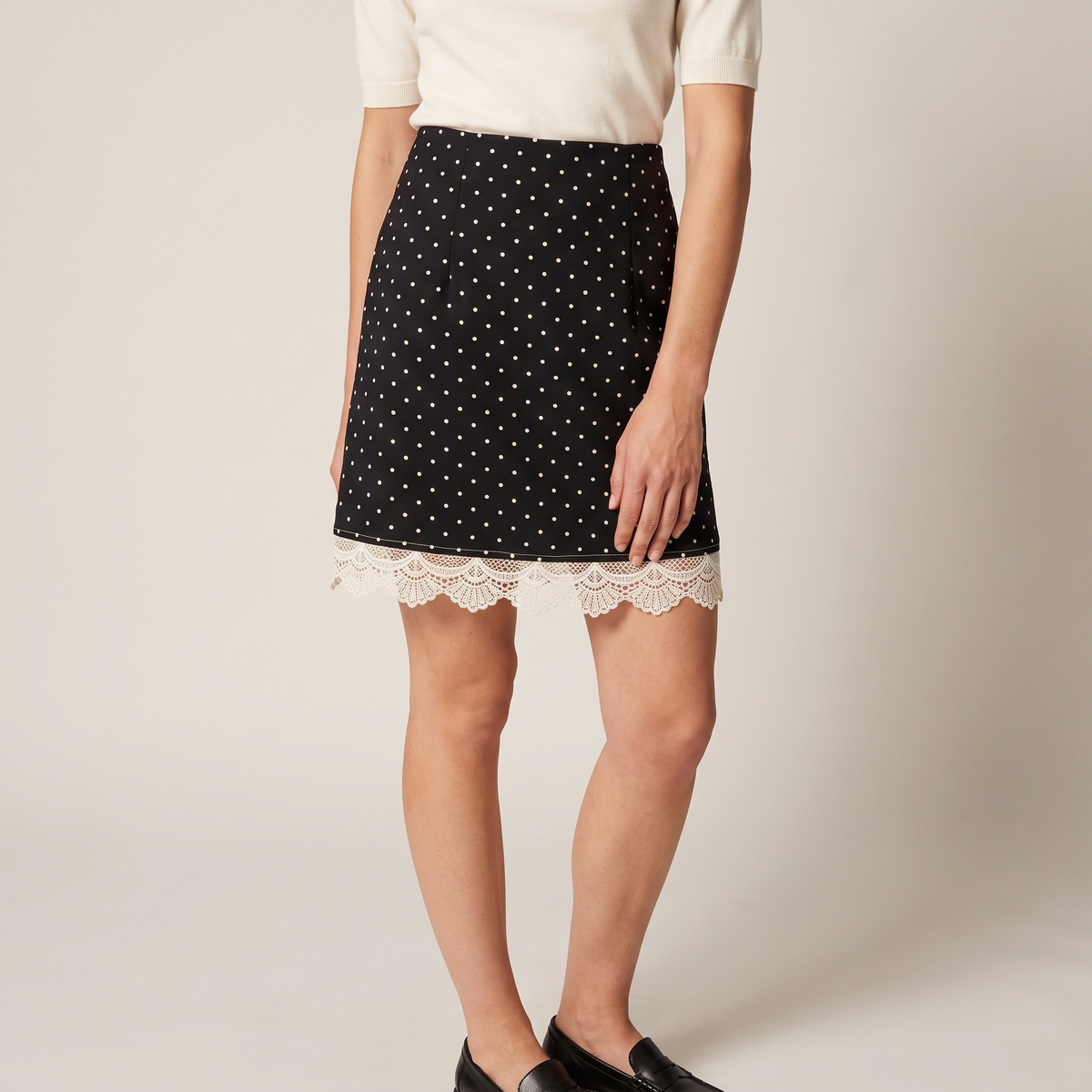Jupe tailleur courte à pois célestine