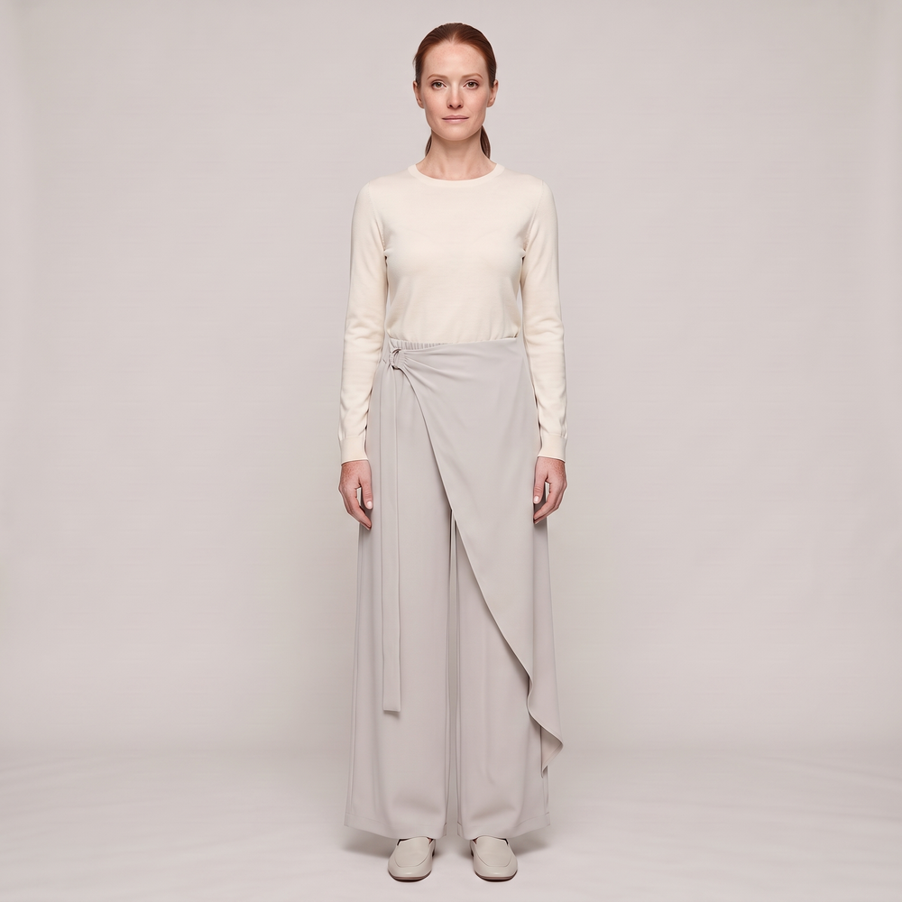 Pantalon large femme Anouk grège porté de face, silhouette complète - Lonamy